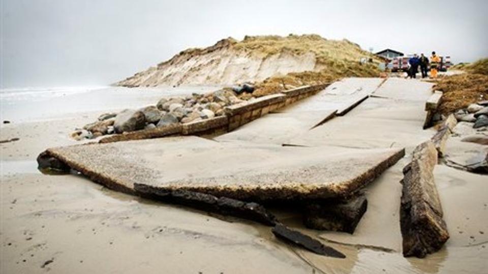 Betonrampen til stranden i Kandestederne bliver ikke retableret. Teknisk udvalg vil finde en billigere løsning. Foto: Peter Broen