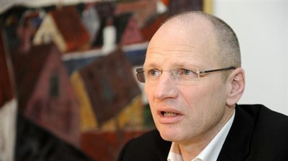Borgmester Lars Møller (V) konstaterer, at Frederikshavn Kommune har fået et problem med hensyn til oprydning. Arkivfoto