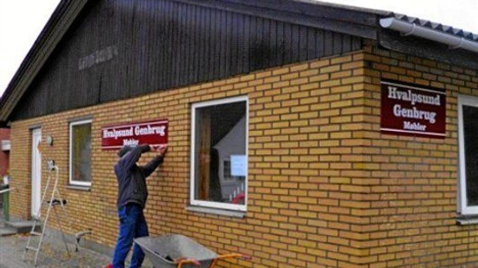 Den nye møbelafdeling er godt et år gammel. Men ellerede i år har Hvalpsund Genbrug kunne mærke det på omsætningen, der er 30.000 kroner højere end forrige år. Arkivfoto