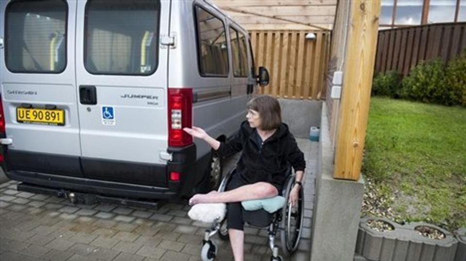 - Tyvene har ikke kunne undgå at se både typen af bil og invalideskiltet, fortæller Marion Jensen. Foto: Hans Ravn