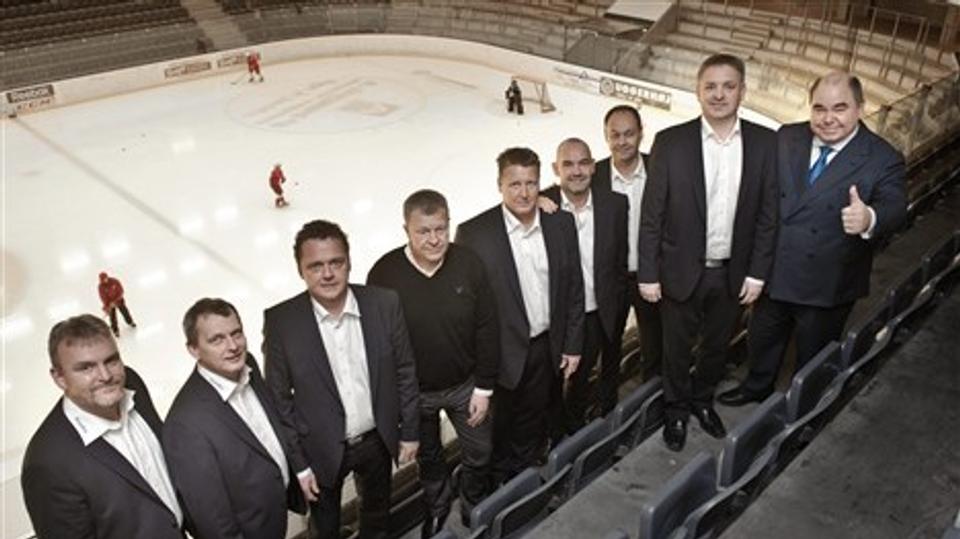 Sponsorerne i Group8 satser på at overgå sidste sæsons indsamling på 200.000 kroner til AaB Ishockey. Foto: Henrik Bo
