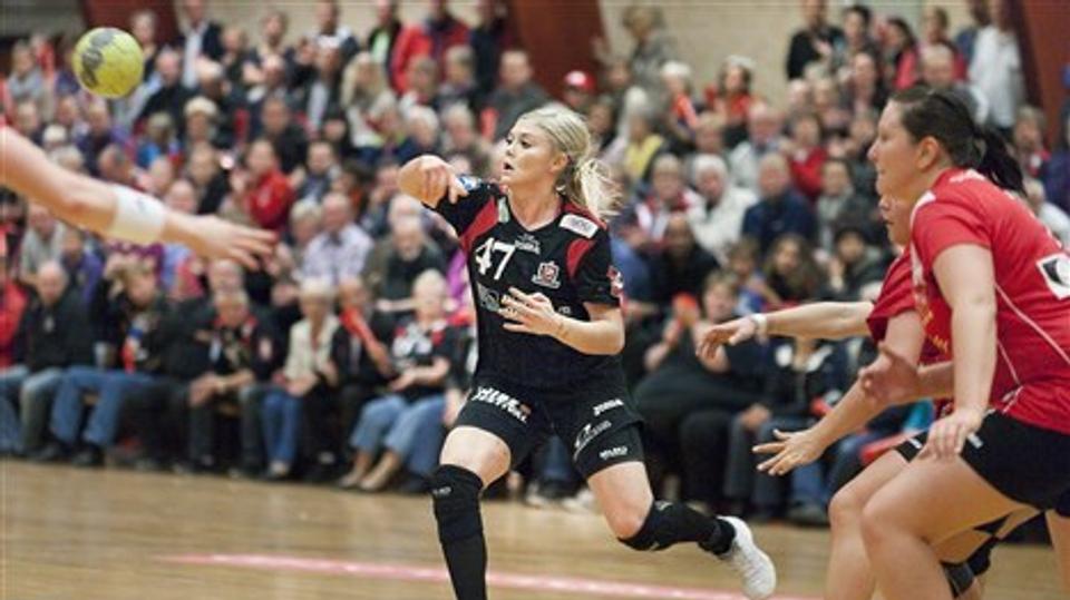 Signe Sjølund har vist sit potentiale i glimt for Aalborg DH, men talrige skader har hæmmet hende.
Foto: Torben Hansen
