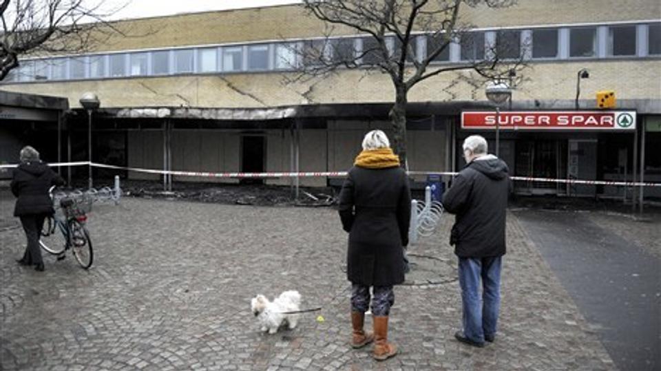 Brand på Grønlandstorv i Aalborg mere omfattende end først antaget. Flere butikker tog skade. Foto: MIchael Koch