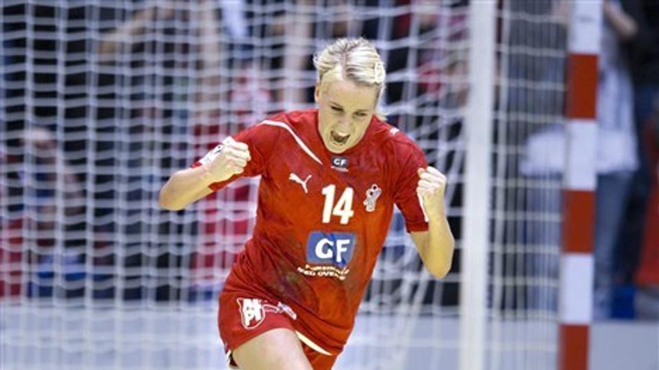 Det er ikke meget håndbold, Lærke Møller har spillet i denne sæson. Og måske kommer hun heller ikke til at spille meget i næste sæson. Foto: Torben Hansen