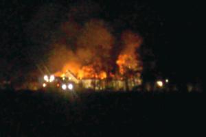 Ubeboet gård udbrændt