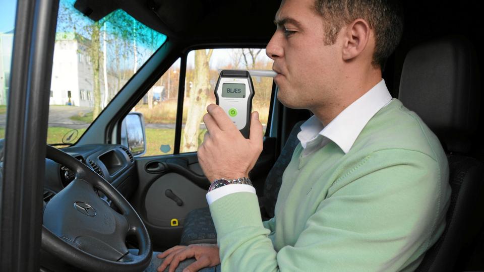En alkotest som denne blev nødvendig efter sammenstødet i Hvornum. Modelfoto