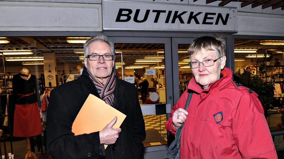 Mette Præstegaard havde sin advokat Torben Svensson med til generalforsamlingen, der sendte hende ud i kulden.  

Foto: Bent Bach <i>Bent Bach</i>