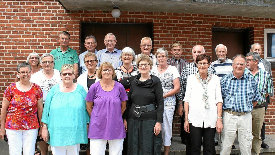 I 1963 forlod disse elever Agersted Skole. I søndags mødtes de igen på deres gamle skole. Foto: Jørgen Ingvardsen <i>Jørgen Ingvardsen</i>