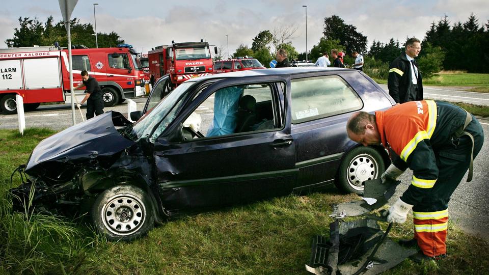 Når der sker ulykker skal bilerne kun skades for 65 procent af værdien før de erklæres totalskadede mod tidligere 75 procent af værdien. Det koster job. Arkivfoto <i>Pressefotograf Claus Søndberg</i>