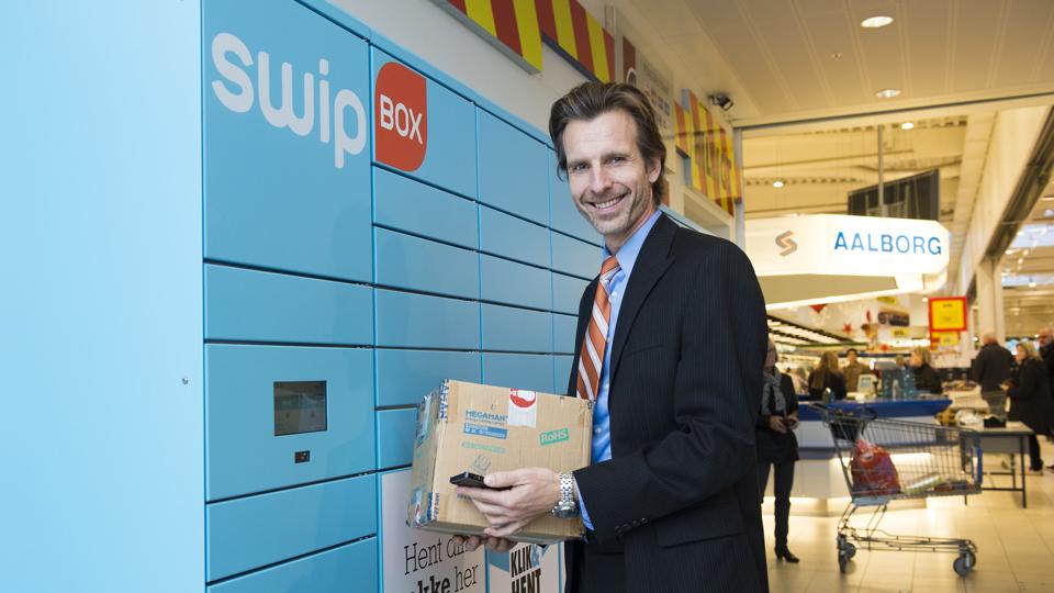 SwipBox er et af de nyeste skud på stammen af pakkepostfirmaer. Administrerende direktør Henrik Gedde Moos mener, at pakker skal hentes i det lokale supermarked, når man alligevel køber ind.Foto: Henrik Bo <i>Foto: Henrik Bo</i>