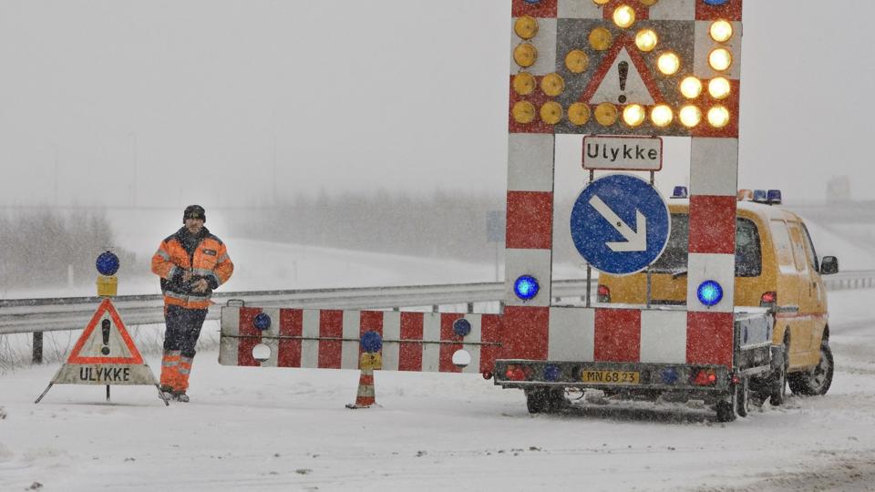 En lastbil har sat sig på tværs på motorvej E45 ved Hobro. Arkivfoto <i>Pressefotograf Martin Damgård</i>