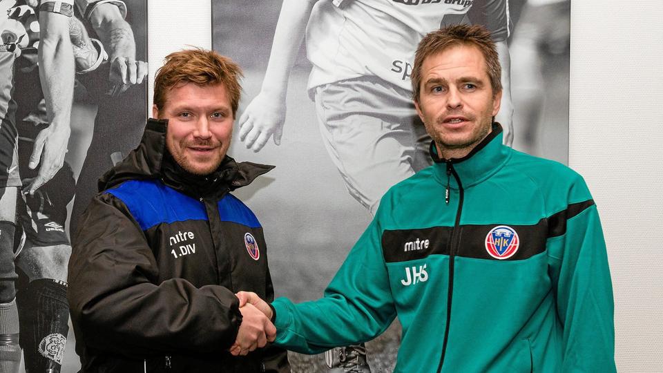 Jonas Dal (tv) og sportschef Jens Hammer Sørensen har otte dage til at finde en angriber til Hobro.Foto: Hobro IK