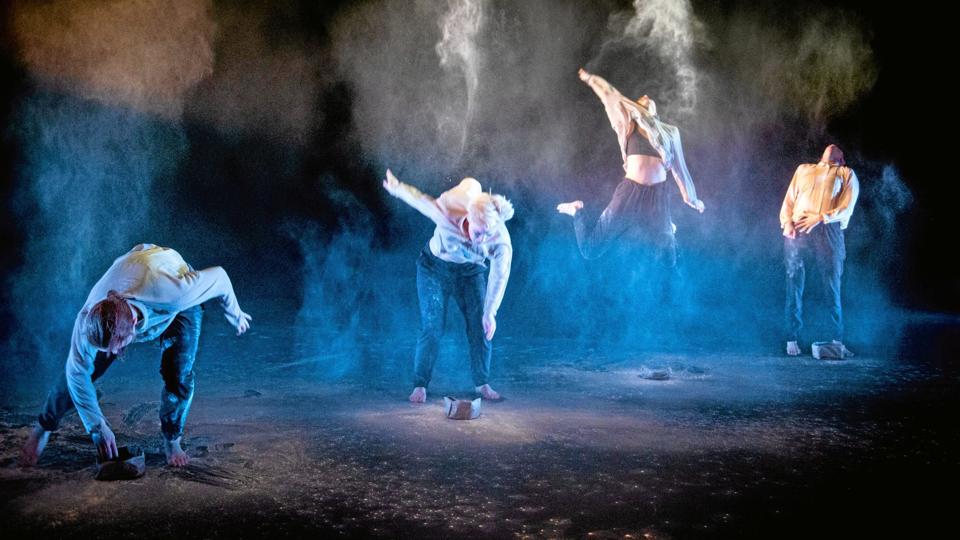 Carasco Dance Company fra Sverige er et af tre internationale gæstespil under børneteaterfestivalen. Ensemblets forestilling ”Bartolomeo” opføres to gange i Thisted Musikteater.Foto: Urban Jörén
