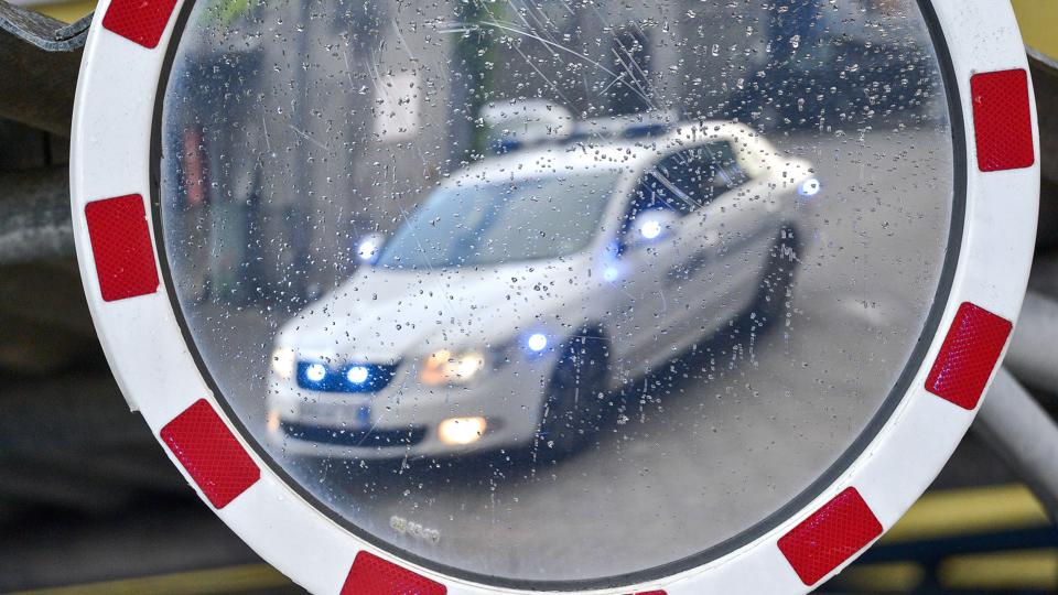 Politiet holder øje med mistænkelige bilister og sender en fælles advarsel ud på Rebild-skolernes forældreintra. Arkivfoto