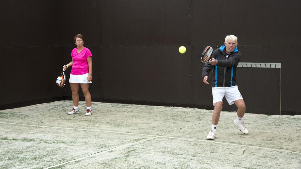 Ny sportsgren i Sindal. Padel er en krydsning mellem tennis og squash.Foto: Kurt Bering <i>Kurt Bering</i>
