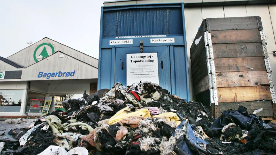 Tøjet er formentlig stjålet fra genbrugscontainere rundt om i Nordjylland. Arkivfoto