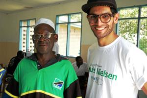Samler af briller til Tanzania