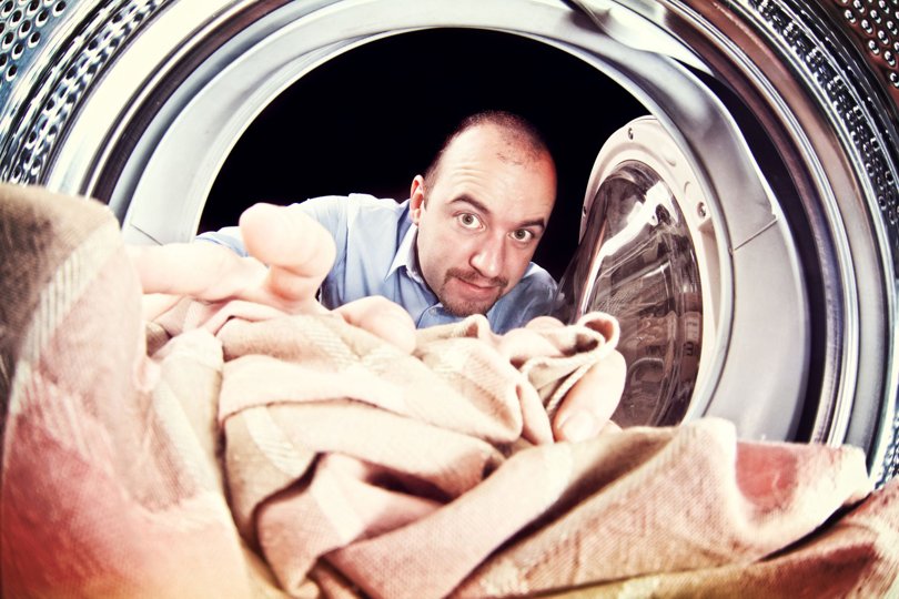 Har du heller ikke tjek på, hvor meget vaskepulver, der skal i, når du vasker, er du ikke alene. Foto: Iris/Scanpix
