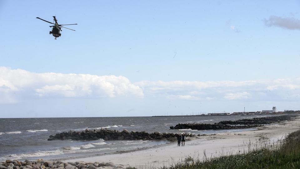 Redningshelikopteren sørgede for, at manden kom sikkert i land. Arkivfoto: <i>Peter Broen</i>