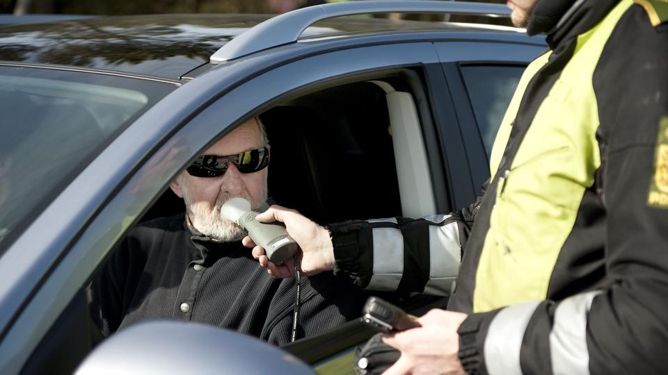 Hver femte kender en person, der jævnligt kører spirituskørsel. Arkivfoto