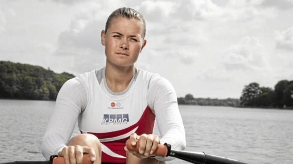 Når der skal trænes hjemme, så er det enten på ro-maskingen eller spinning-cyklen. En enkelt gang har raceren også været ude, for at blive luftet. Arkivfoto: Das Büro
