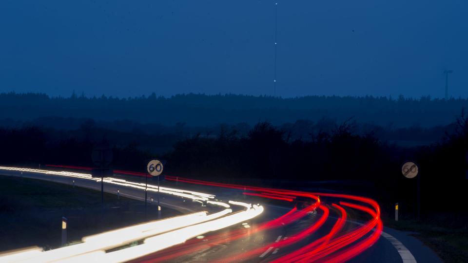 Testcenteret i Østerild er stadig belyst døgnet rundt af blink på de to master i hver ende af området. Nu vil Thisted Kommune prøve at få en tidsplan for en radarstyret løsning, som er i brug to steder i Sverige. Foto: Peter Mørk <i>Foto: Peter Mørk</i>