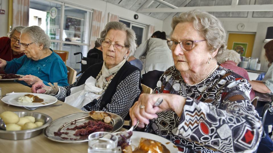 Middagsmaden er hver dag frisklavet på Fjordvang i Mariager, og sådan ønsker udvalget for sundhed og omsorg, at vilkårene bliver på alle otte plejecentre i Mariagerfjord. Arkivfoto: Matin Damgård