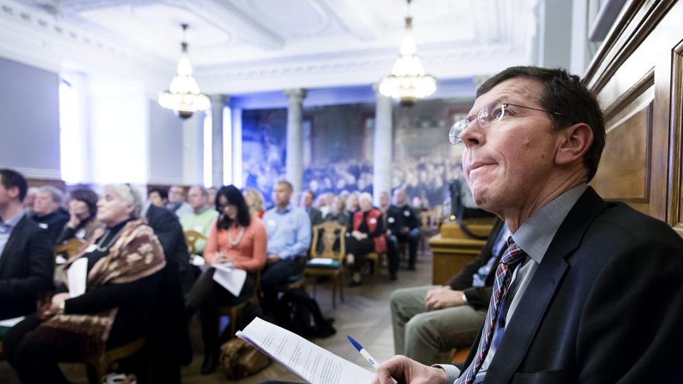 En delegation på 44 personer fra Vesthimmerland drog onsdag til København for at fortælle om lokalt iværksætteri og diskutere erhvervspolitik med folketingets medlemmer. 17 folketingspolitikere mødte op, men blot tre deltog i den afsluttende diskussion. hvilket Vesthimmerlands borgmester Knud Kristensen var ikke helt tilfreds med. Foto: Jens Astrup, Scanpix