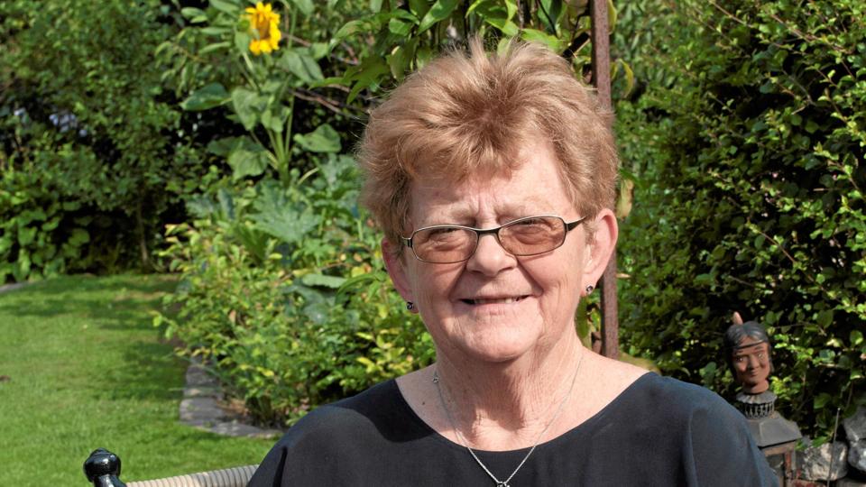 Gerda Fruelund Jensen har samlet ingredienserne til bjesken. Foto: Lars Ovesen