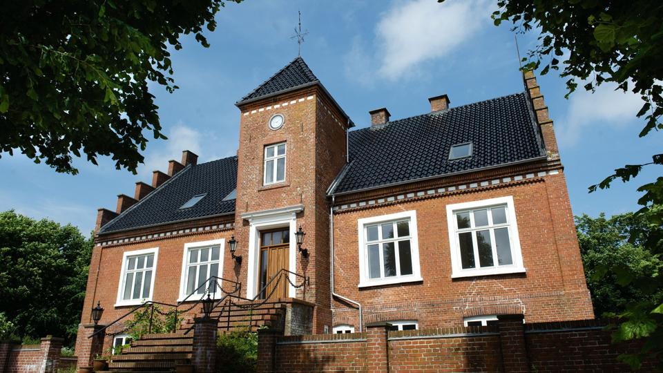 Kort før jul vedtog byrådet en lokalplan, der banede vej for, at Myhlenberg Ladegaard blev anvendt til institutionsformål. Det affødte ikke en eneste kommentar i høringsfasen, men planen nåede alligevel at optræde på seks forskellige dagordener i det politiske system. Fremover bliver det ikke tilfældet, hvis det står til politikerne i teknik- og miljøudvalget. Arkivfoto: Claus Søndberg