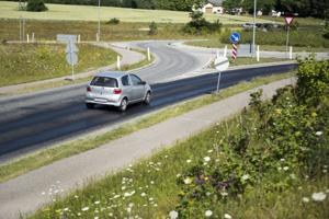 Ny asfaltbelægning på del af udskældt vej