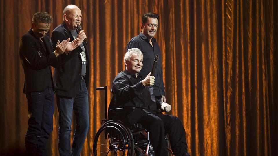 Michael Bundesen var i kørestol, da han modtog æresprisen ved Danish Music Awards. Foto: Scanpix <i>Scanpix Denmark</i>