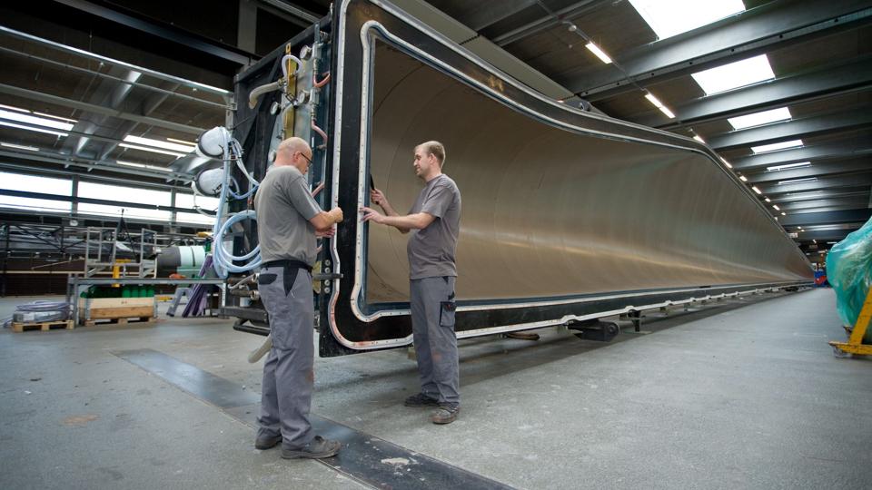 Med 1,3 millioner kroner årligt er vingefabrikken Siemens Windpower blandt de største indbetalere af dækningsafgift, der i 2012 bidrog med knap 88 mio. kroner til kommunekassen.Arkivfoto: Juergen Winzeck