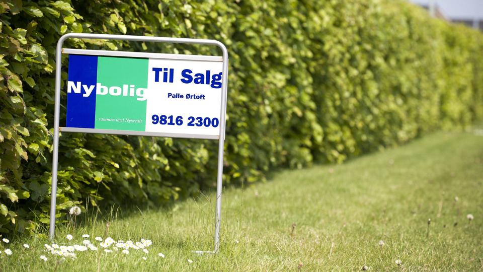 ”Til salg”-skilte ved villaer fjernes hurtigere i Aabybro og Aalborg SV end andre steder i landet. Arkivfoto: Torben Hansen <i>Foto: Torben Hansen</i>
