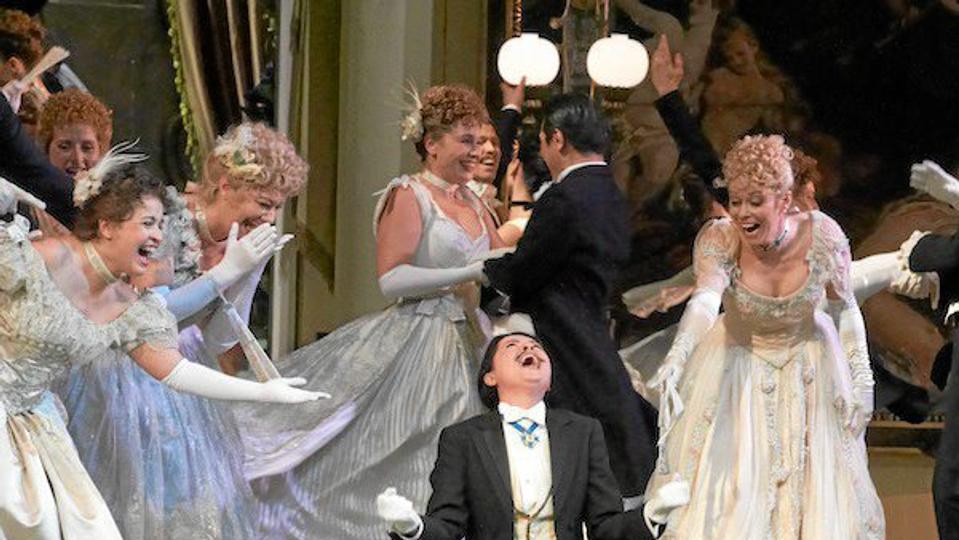 Kinorevuen lægger ud med operetten Flagermusen lørdag 26. januar, og onsdag eftermiddag var der stadig 27 billetter tilbage. Søren Steen Nielsen introducerer forestillingen. PR-foto