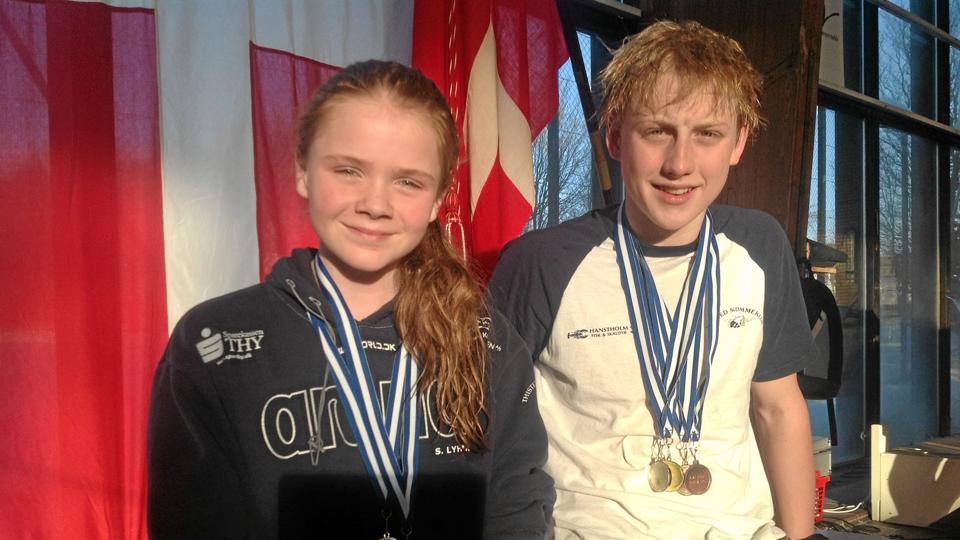 Smilla Lyhne og Frederik Jessen gjorde det udmærket på svømmemesterskabernes 2. dag. Frederik Jessen blev dansk årgangsmester i 1500 meter fri for drenge født 1998, og Smilla Lyhne blev nummer 6 i 400 meter fri for piger født 2000. Arkivfoto