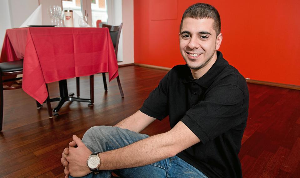 26-årige Elian Abdel-Ahad vil kræse for gæsterne i teatercafeen. Foto: Lars Horn/Baghuset