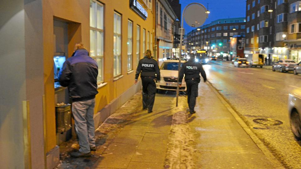 Røveren blev anholdt kort efter røveriet mod Nørresundby Bank.Foto: Jan Pedersen