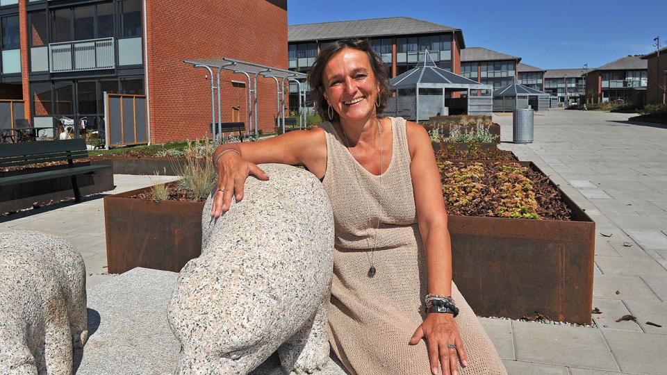 Kirsten Fiil, nyansat boligsocial medarbejder, ser frem til at møde beboerne i Lejerbos afdeling 122. Foto: Ole Iversen