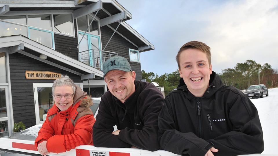 Nystrup Camping vil i den kommende sæson tilbyde campisterne, at de kan få gode råd og hjælp til en sundere livsstil, hvis de ønsker det. Indehaverne Jess og Pia Bøger er gået sammen med Gerda Bruhn (t.v.) fra Sundhedspaletten om projektet. Foto: Ole Iversen