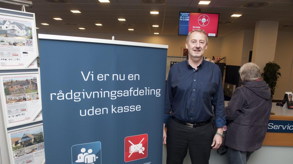 filialdirektør Torben Bøjer Jensen, hvor man i sidste uge droppede kassebetjeningen. Foto: Kurt Bering <i>Kurt Bering</i>