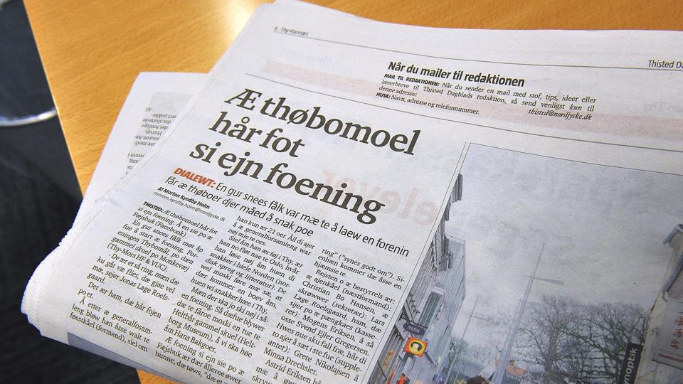 Thisted Dagblad 7. januar med artiklen om thybomålforeningen - skrevet på thybomå. Foto: Ole Iversen