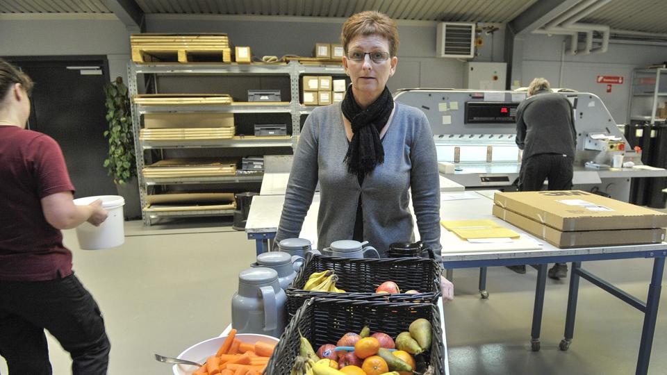 Marianne Helms, der er ansat på Seritronic i Støvring, er nomineret til at få årets Kong Gulerod-pris af Dansk Firmaidrætsforbund. Foto: Michael Koch