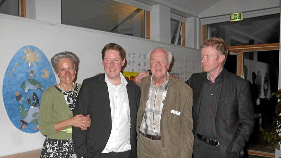 Journalist Charlotte Rørth interviewede også Kristian Marius Andersen og hans mentor Mads Bille (th) under deres besøg i Skørping. Mellem de to gæster ses lederen af Seniorbiografen, Erling Junker Holst. Privatfoto