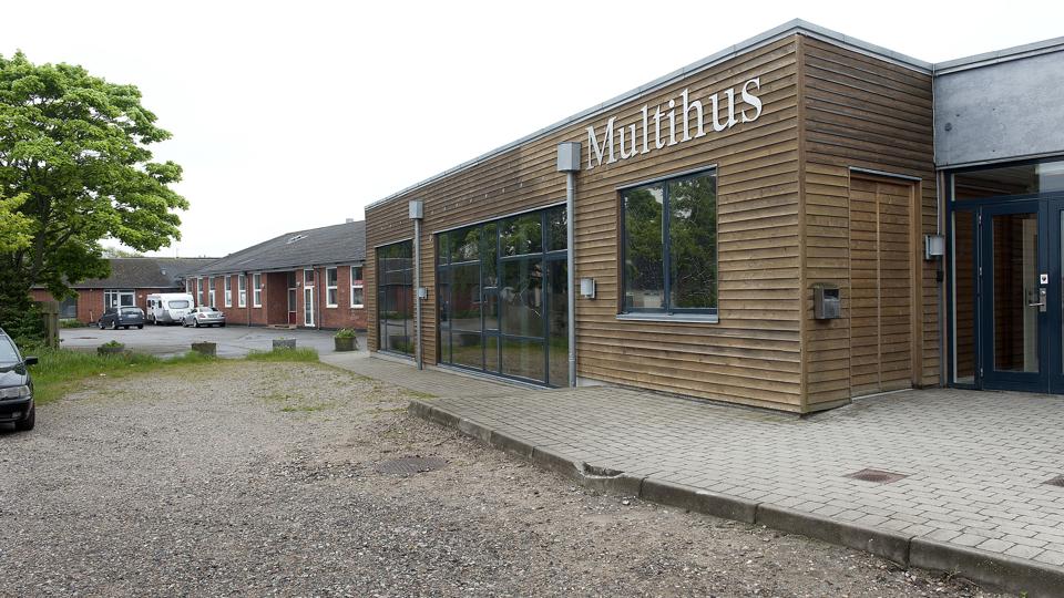 Salget af skolen og Multihuset i Øster Hurup plager og nager mange. Arkivfoto