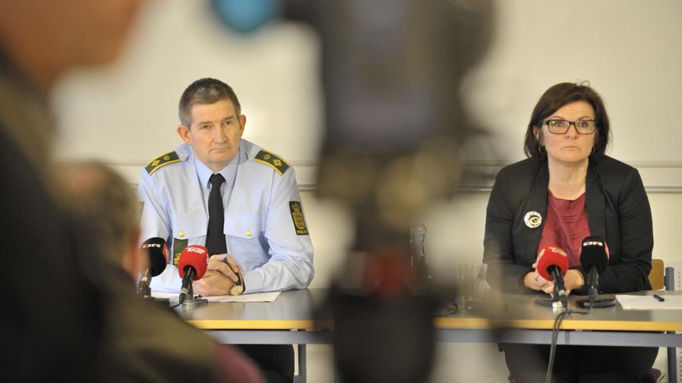 Kirsten Dyrman og Claus Hilborg holdt pressemøde om skyderiet.Foto: Michael Koch