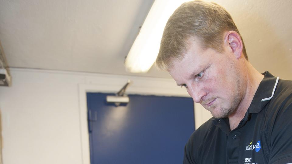 Bent Søgaard har lige investeret 100.000 kroner i et nyt måleudstyr, der skal bruges til at måle effekten af de anlæg, Midtthy El har sat op. Foto: Diana Holm <i>diana.holm@nordjyske.dk</i>