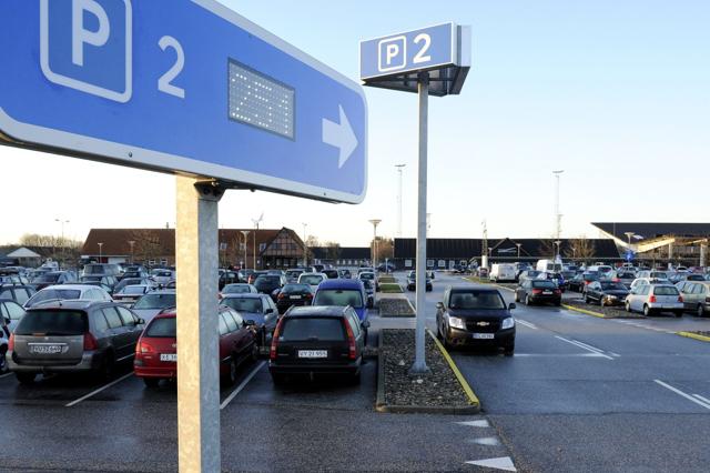 Aalborg Lufthavn råder i øjeblikket over 5500 parkeringspladser, der i dag er gratis. Fra 20. april skal parkanterne betale 20 kr. per påbegyndt døgn. Den første time er gratis.