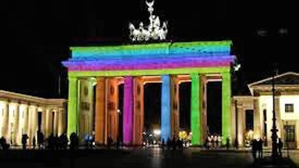 Arbejdsmarkedsudvalget besøger nu Berlin for at finde inspiration. Her Brandenburger Tor under under Festival of Lights i efteråret. Arkivfoto