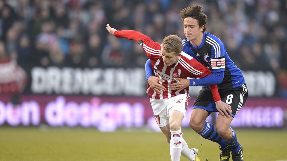 Kasper Kusk var flyvende for AaB i første halvleg, men i pausen måtte han lade sig udskifte efter et sammenstød med Thomas Delaney. Det er usikkert, hvor alvorlig skaden er.